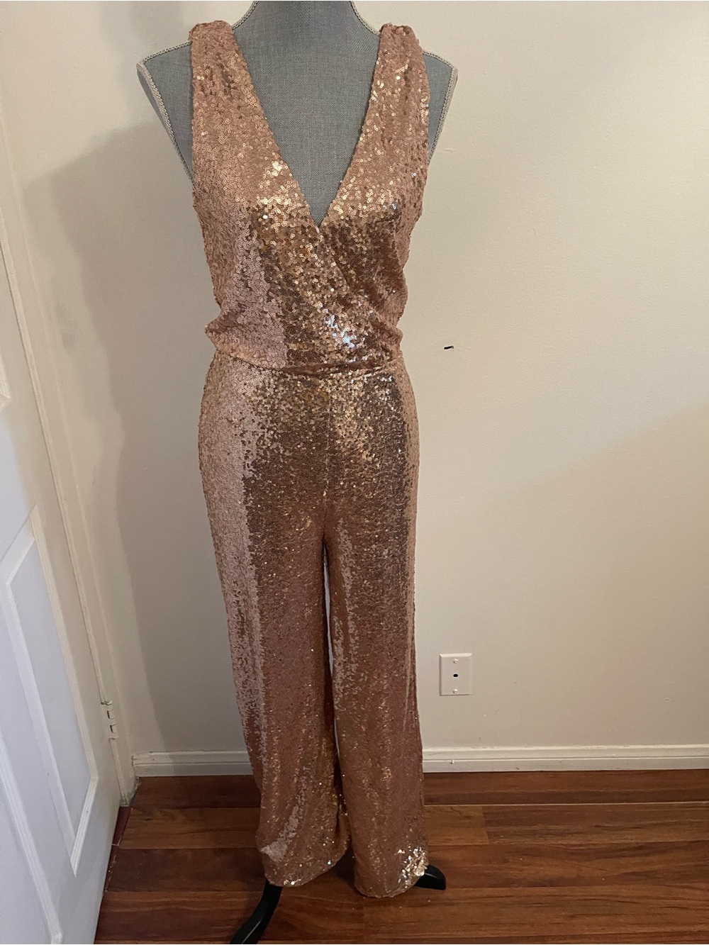 superdown Rose Gold Sequin V-Neck Wide-Leg Jumpsuit. Size Small - Picture 12 of 13